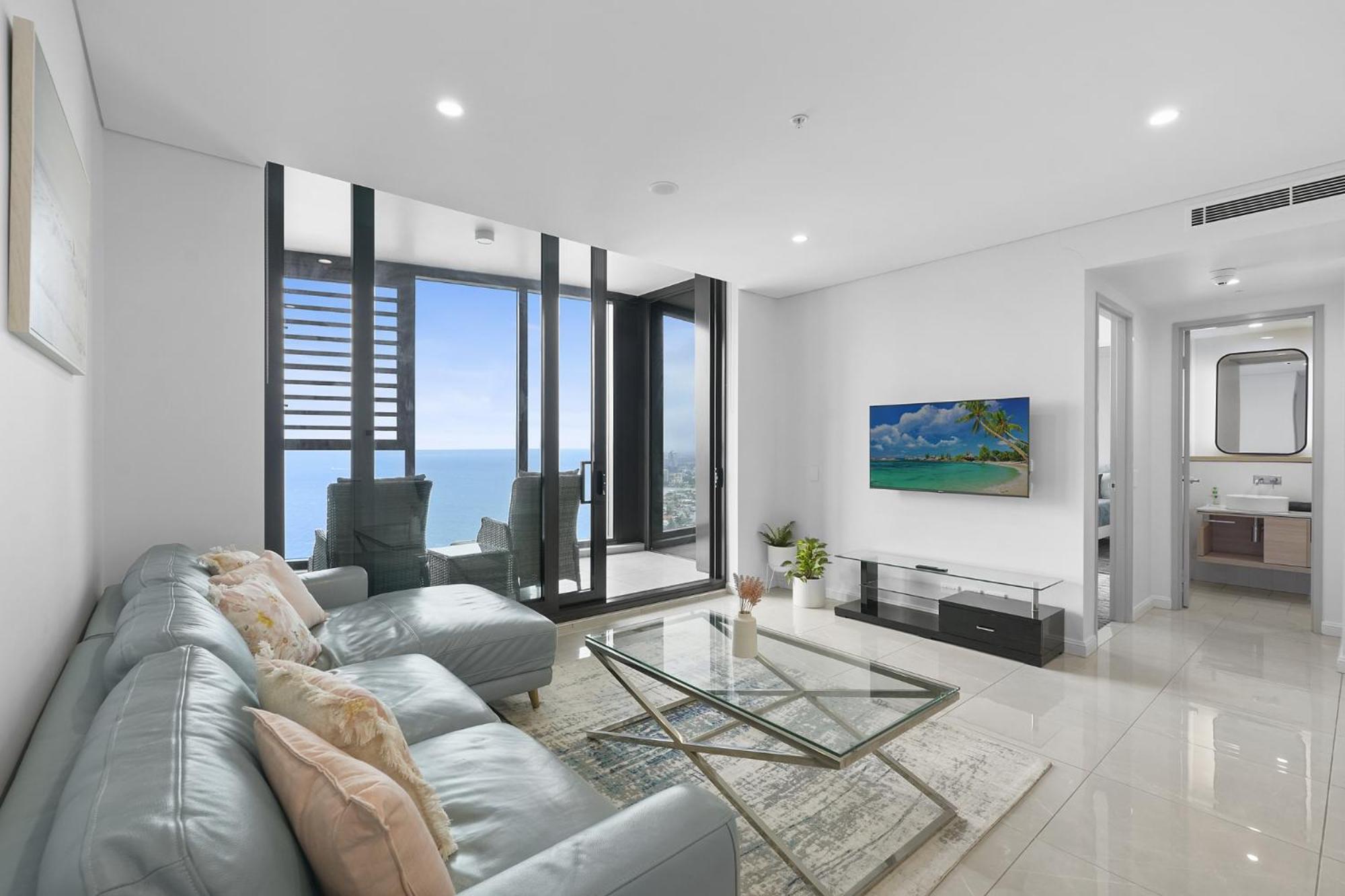 Sky-high Ocean Views Apartment *