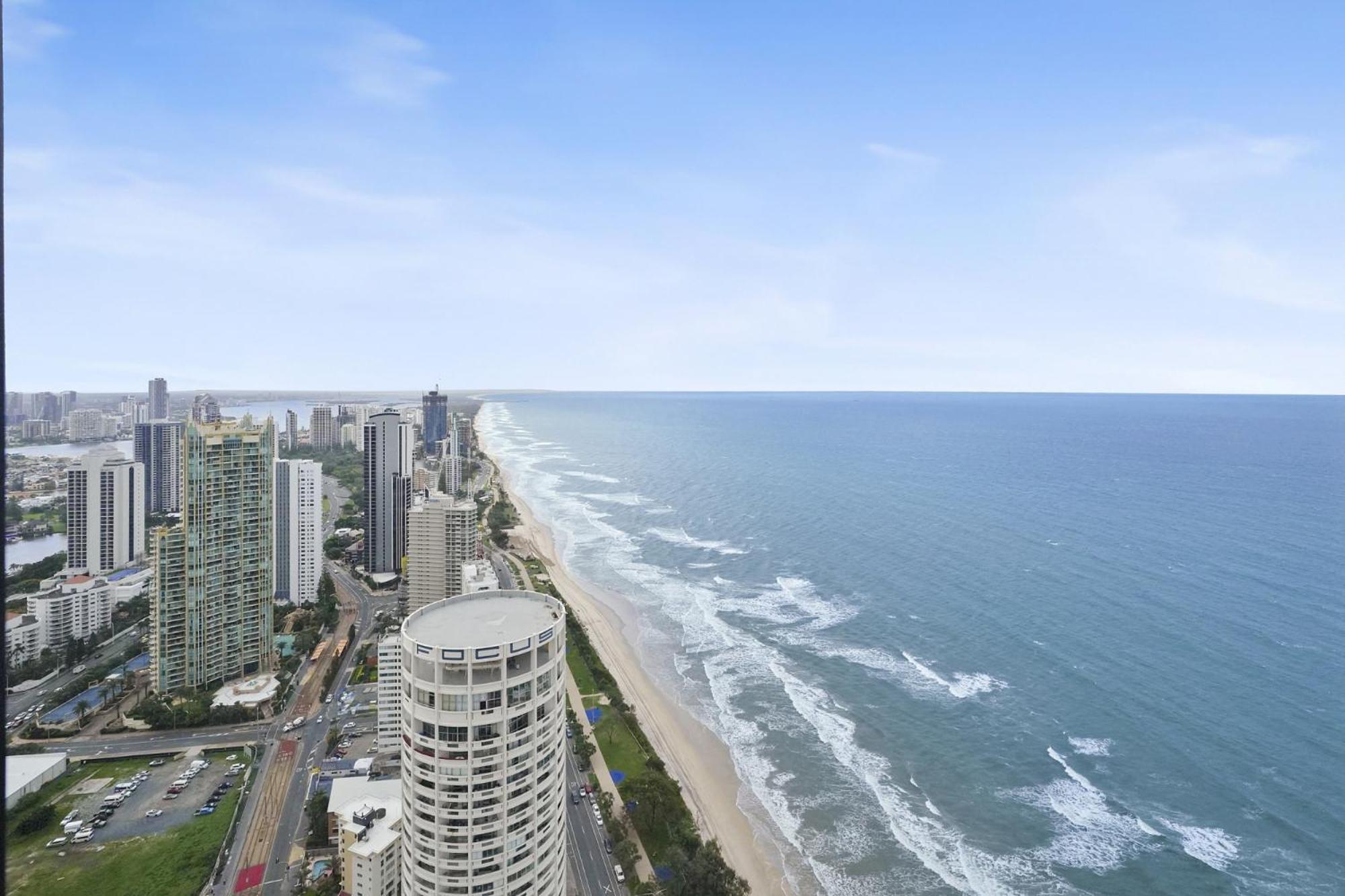 Sky-high Ocean Views Apartment