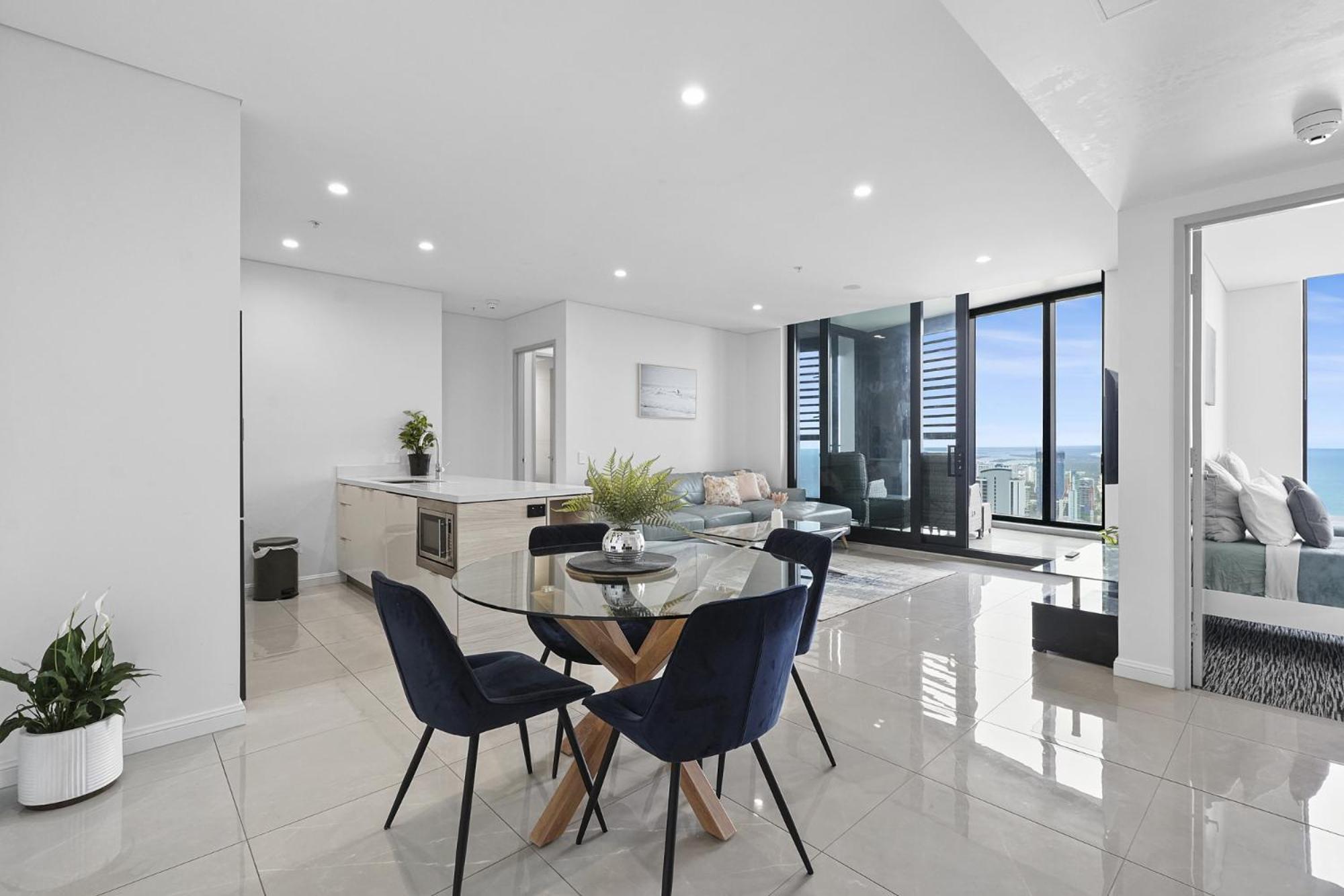 Sky-high Ocean Views Apartment