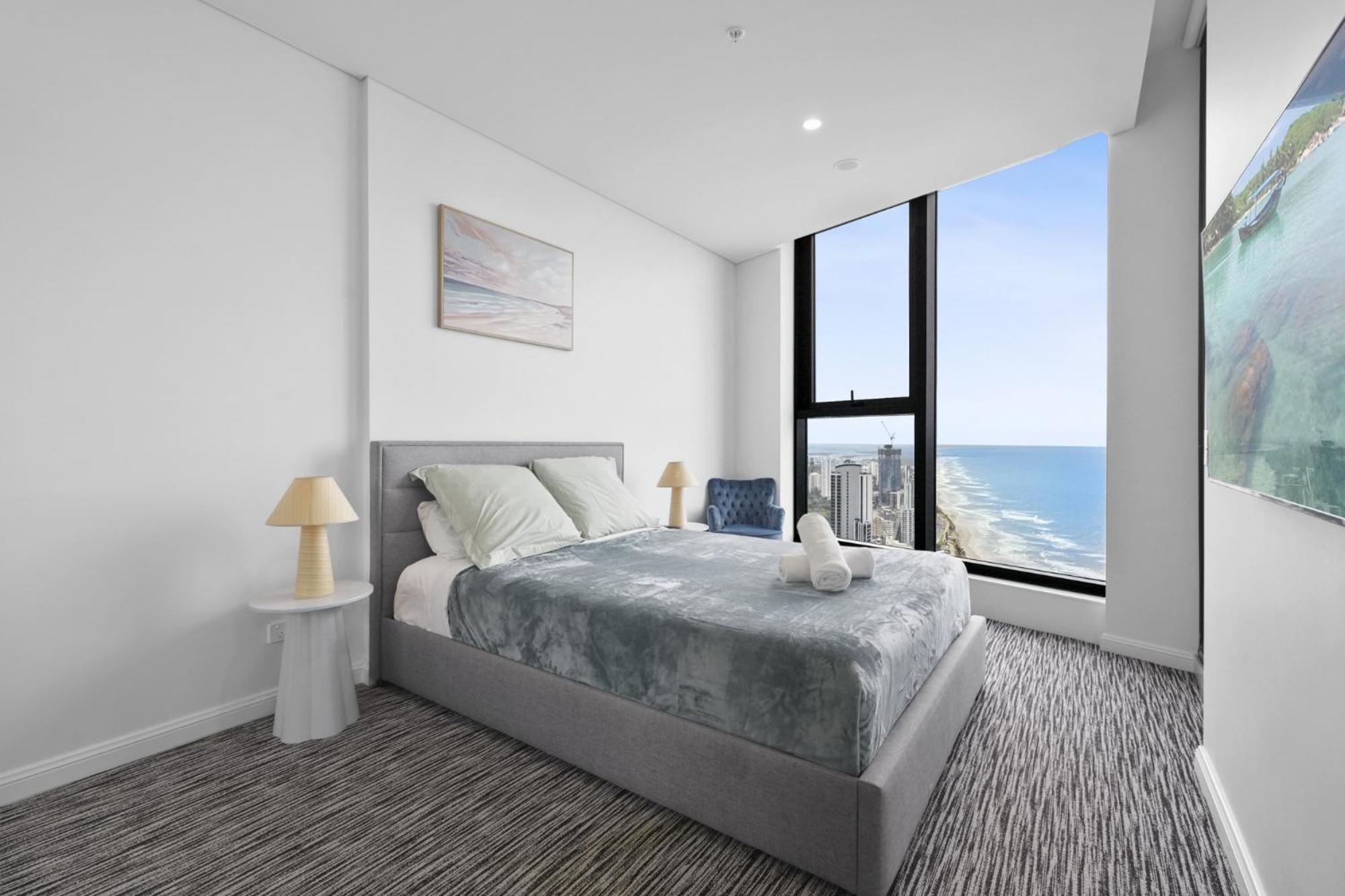 Sky-high Ocean Views Apartment