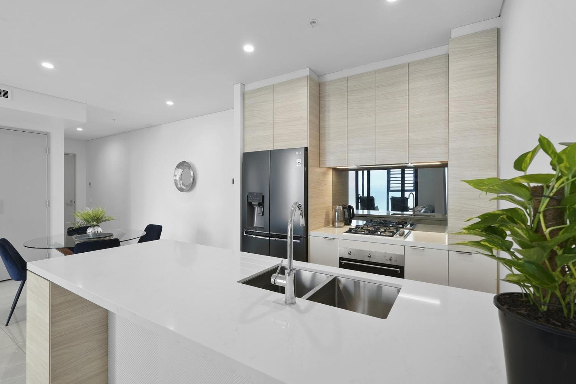 Sky-high Ocean Views Apartment *